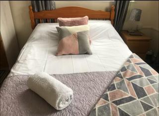 Room 3 - Beachfront - Swansea - 3