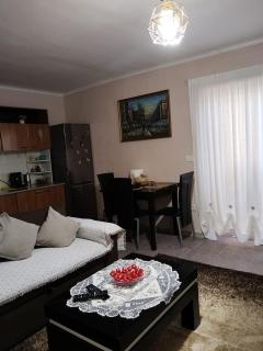 Cozy Breeze Central Apartment - Durrës - 9