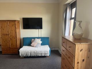 Room 5 - Beachfront - Fantastic sea views - Swansea - 7
