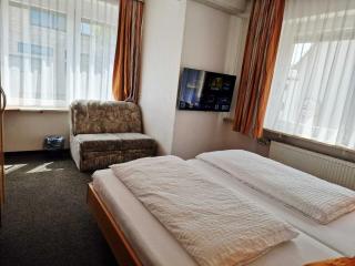 City Hotel - 8