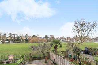 Pass the Keys Charming Home with River views Near Hampton Court - 8