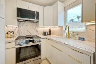 Luxury Monarch Estate, 3 Units, AC, Walk to Beach, Pier & Dining - 3