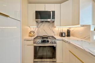 Monarch Estate, Luxe Studio with AC , Walk to Beach, Pier & Dining - Oceanside - 3