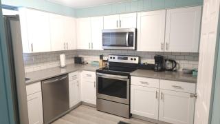 Blue Horizon Lake House - Renovated 3BR 2BA on the Beach - 1