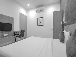 Stay Retreat At Hotel Destiny Near Railway Station Indore - 5