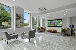 XL Studio - Stylish Studio with Rooftop Pool - 2