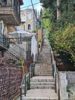 Charming 2 BR Apt By The Foot Of The Bahai Temple - 8