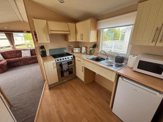 Disabled caravan -ramped decking - Grange Leisure Park, Mablethorpe - Pet friendly and Wifi - Meadow Lakes Caravan & Lodge Hire - Mablethorpe - 4