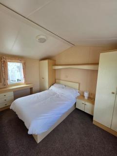 Disabled caravan -ramped decking - Grange Leisure Park, Mablethorpe - Pet friendly and Wifi - Meadow Lakes Caravan & Lodge Hire - Mablethorpe - 2