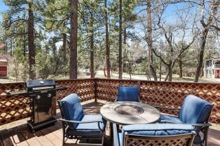 Vista Sugarloaf ~ Dog-friendly Mountain getaway near town & skiing w/ gas grill & spacious deck - 4