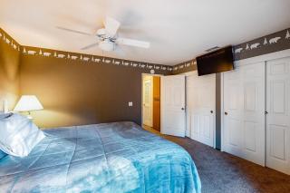 Rosie's Hideaway ~ Spacious Retreat Near the Mountain & Lake with Grill & Full Kitchen - 1