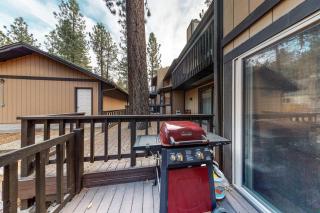 Rosie's Hideaway ~ Spacious Retreat Near the Mountain & Lake with Grill & Full Kitchen - 7