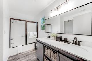 Balboa at Big Bear ~Modern Mountain Home with Fast Wi-Fi, Private Hot Tub, Fireplace, Loft - Dogs OK - 3