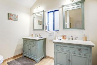 Summit Hideaway ~ Fantastic Mountain getaway with private hot tub, free Wi-Fi, full kitchen, & more - 1