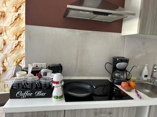 Central 2 Bedroom Apartment Near Shops, Restaurants & Bus Stop - 5