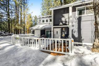 Moose-in' Around ~ Walk to Slopes Mountain Home with Private Hot Tub, Ski Locker & Playground - Big Bear Lake - 5