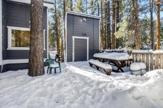 Moose-in' Around ~ Walk to Slopes Mountain Home with Private Hot Tub, Ski Locker & Playground - Big Bear Lake - 9