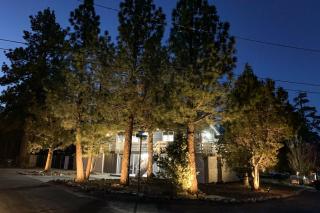 Brewer Escape ~ Modern, newly renovated escape with mountain views - five minutes to town - 5