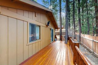 Craftsman Hideaway ~ Cabin near the lake and zoo with fireplace, full kitchen, patio, & BBQ - 3