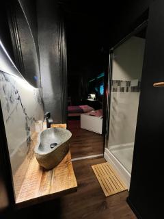 Amazonia Suite - Starry Sky & Spa Bath - 4