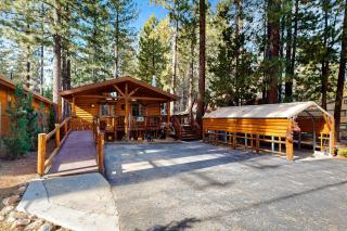 Craftsman Hideaway ~ Cabin near the lake and zoo with fireplace, full kitchen, patio, & BBQ - 8