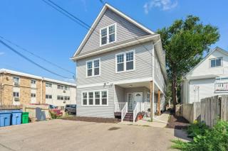 Newly Renovated 5BD 4BA Home near Downtown - Minneapolis - 0