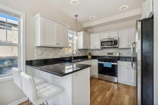 Newly Renovated 5BD 4BA Home near Downtown - Minneapolis - 5