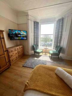 106 Brynmill - Room 1 - Sea views - Sketty - 5