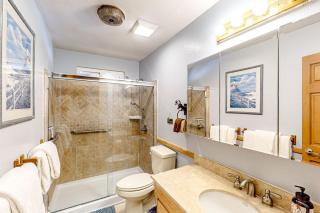 Sugarloafing ~ Dog-friendly cabin with hot tub, covered porch, fireplace, grill, & W/D - Sugarloaf - 3