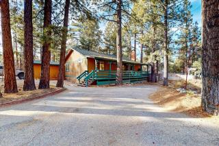 Sugarloafing ~ Dog-friendly cabin with hot tub, covered porch, fireplace, grill, & W/D - Sugarloaf - 6