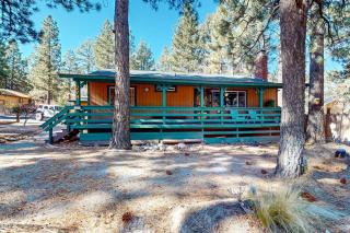 Sugarloafing ~ Dog-friendly cabin with hot tub, covered porch, fireplace, grill, & W/D - Sugarloaf - 7