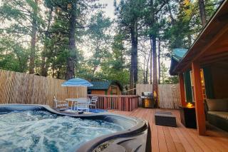 Sugarloafing ~ Dog-friendly cabin with hot tub, covered porch, fireplace, grill, & W/D - Sugarloaf - 9