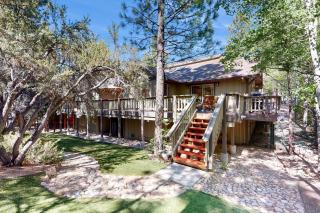 Stony Creek Retreat ~ Charming Mountain escape close to skiing, hiking, the lake, and the Village - Big Bear Lake - 2