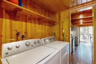Primrose Cabin ~ Mountain Cabin w/ hot tub, deck, fireplace & washer/dryer - Big Bear Lake - 2