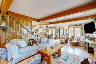 Rooster's Den ~ Charming house with expansive deck, cable, internet, near Big Bear Lake - 8