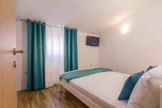 B apt w terrace & sea view 4 min walk to beach - Podstrana - 1