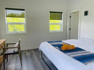 2nd Master King Suite with Private Balcony - Niagara Falls - 9