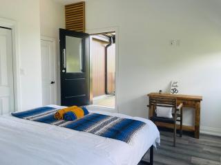 2nd Master King Suite with Private Balcony - Niagara Falls - 6