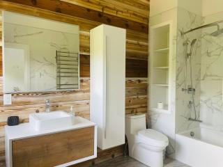 2nd Master King Suite with Private Balcony - Niagara Falls - 3