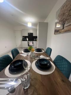 Double room - Private Bathroom-A newly built apartment with 3 floors- 5 rooms-3 Bathrooms-1 kitchen-1 terrace - 6