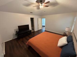 Spacious Frisco 3 Bedroom House - Frisco - 9