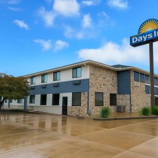 Days Inn by Wyndham Morton - Morton - 3