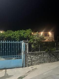 Leone Guesthouses - Borsh - 3