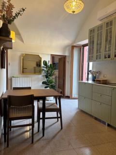 Modern Family Apartment in a Charmin Historic Neighborhood, Close to the Beach, Fast Internet! - 9