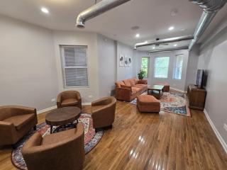 Luxe Loft vibe with King Suite - 4BR 3Ba - 9