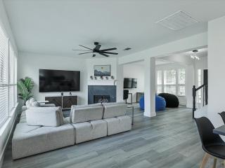 Newly Renovated Luxury 5BR Spacious, Stylish, Family-Ready - 9