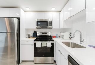 Waterfront Retreat Views, Pool, Hot Tub, Gym Walk to Beach & Boca Resort! - Boca Raton - 3