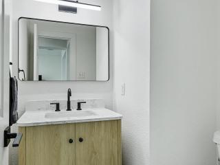 Newly Renovated Luxury 5BR Spacious, Stylish, Family-Ready - The Colony - 2