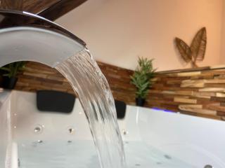 Love Room avec Jacuzzi en plein centre ville - 5