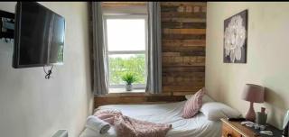 106 Brynmill - Room 6 - Sea views - Sketty - 0